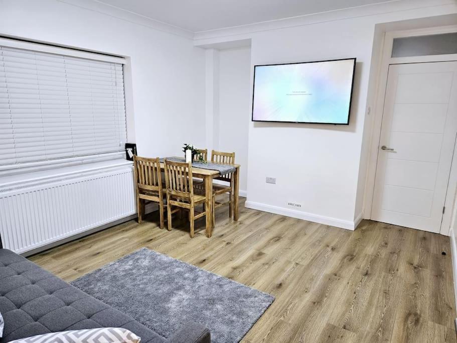 Wonderful Apartment In Wembley London Exterior photo